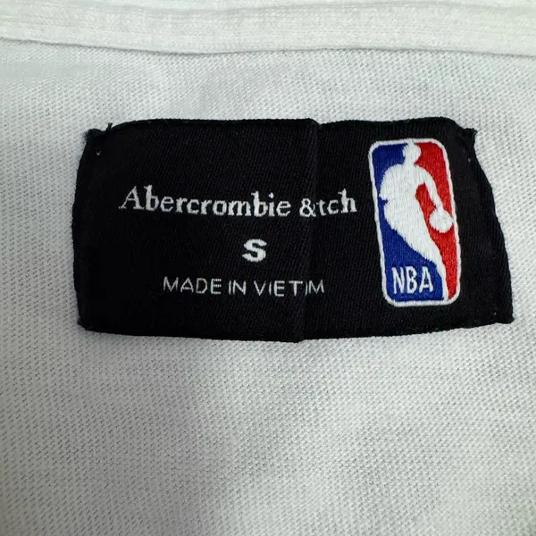 Abercrombie Lakers t-shirt size small - Image 2