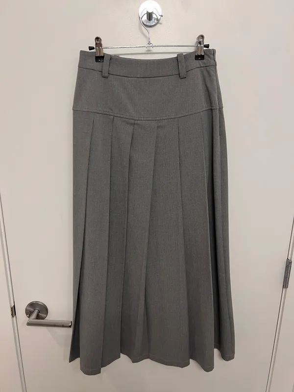 High-Waisted Pleated A-Line Maxi Skirt - Image 4