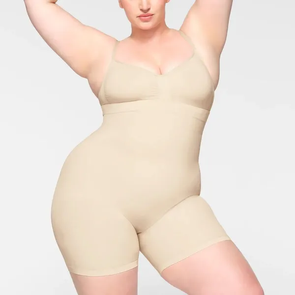 SKIMS New Shapewear Shorts MID THIGH‎ SHORT - Image 3