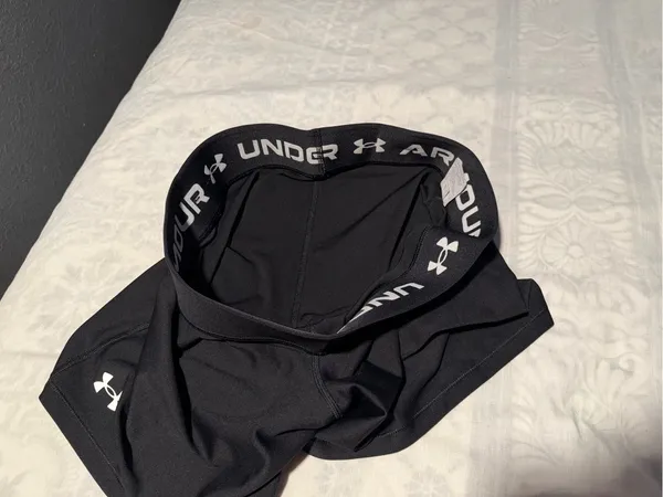 Under Armour Black Women's Athletic compression Shorts size XL - Image 7