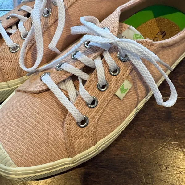 Cariuma OCA Low canvas sneakers rose pink Size 6.5 - Image 2
