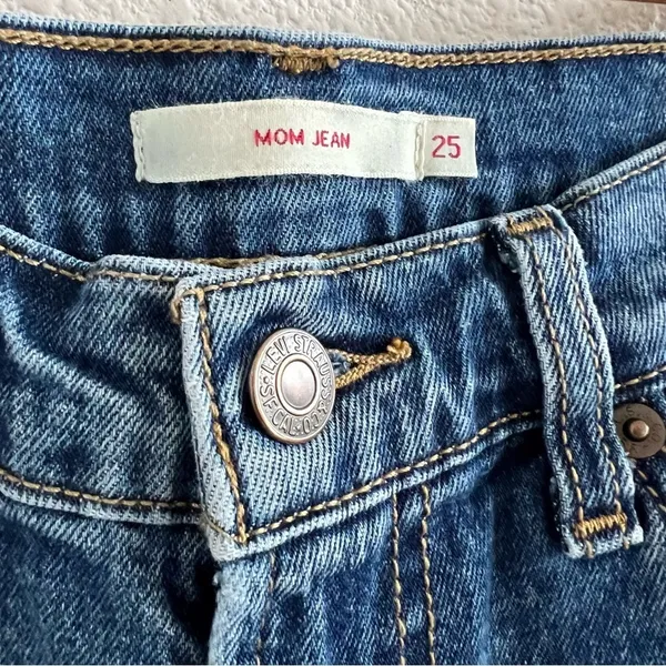 Levi's Premium Denim Mom Jean Denim Jeans 25 - Image 5