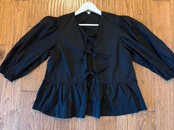 Amazon black tie front puff sleeve blouse size M - Image 6