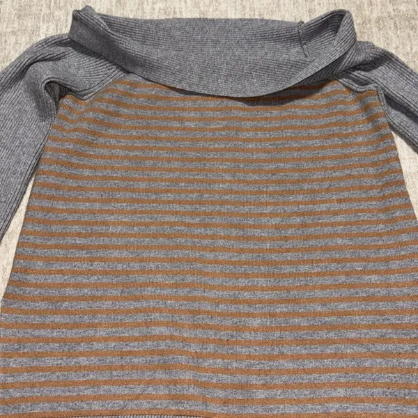 Small Anthropologie Sweater cowl neck grey and tan bell sleeve slits - Image 2