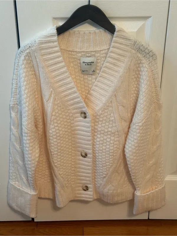 Abercrombie & Fitch Cable Knit Button Up Cardigan in Cream - Image 2