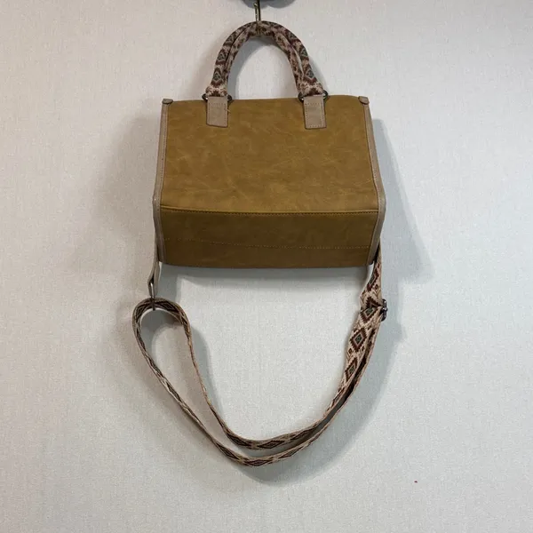 Wrangler Tan Tote Bag with Patterned Handles - Image 2