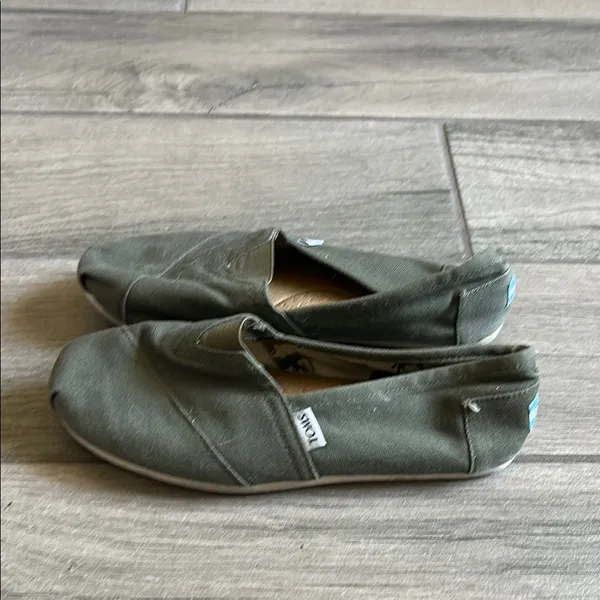 Toms Olive Green Flats - Image 2