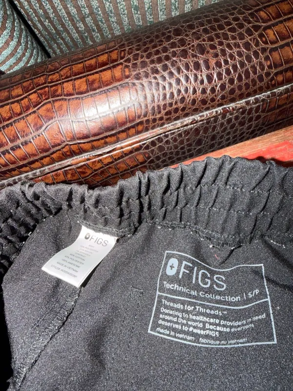 FIGS Scrubs - Image 5
