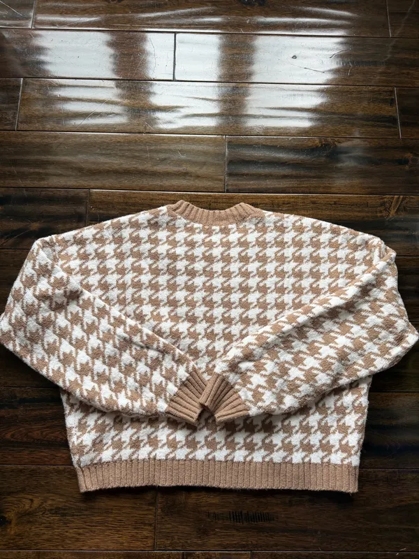 Hollister Houndstooth Sweater - Image 4