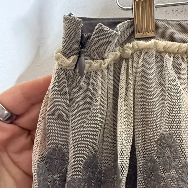 garnet hill‎ Tiered Ruffle Tulle Grey Mini Skirt Size 14 - Image 4