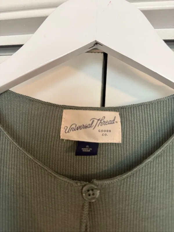 Universal Thread green button front ribbed long sleeve size small - Image 4