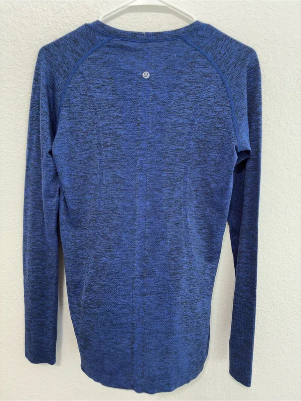 lululemon athletica Women's Blue Heather Long Sleeve Muscle Tee - Image 5