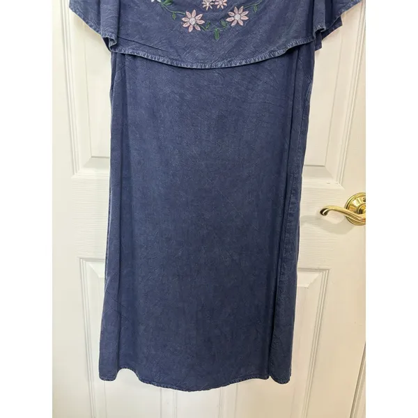 NWT Denim Chambray Embroidered Floral Off the Shoulder Dress L Western Boho - Image 5