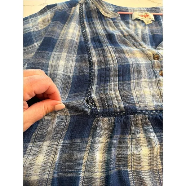 Wrangler blue plaid top features a flowy top women's XL - Image 4