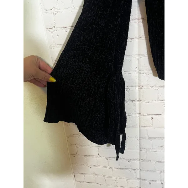 Lovers + Friends Parkwood Black Chenille Knit Tie Bell‎ Sleeve Cropped Sweater M - Image 6