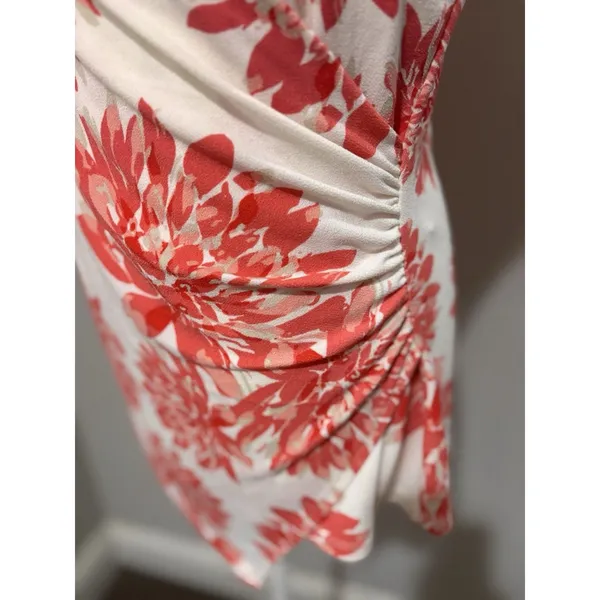Ann Taylor Women's Sz Med Red White Floral Print Short Sleeve Draped V-Neck Top - Image 7