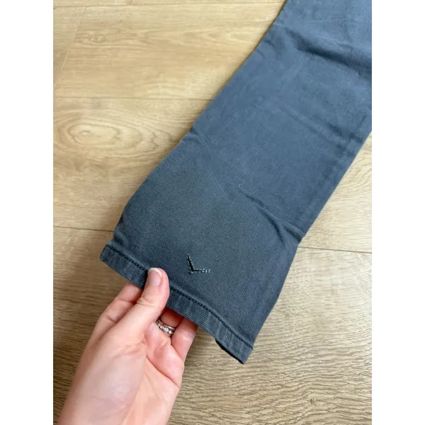 NWT Womens American Eagle Mom jeans high rise stretch gray distressed size 4/27 - Image 11