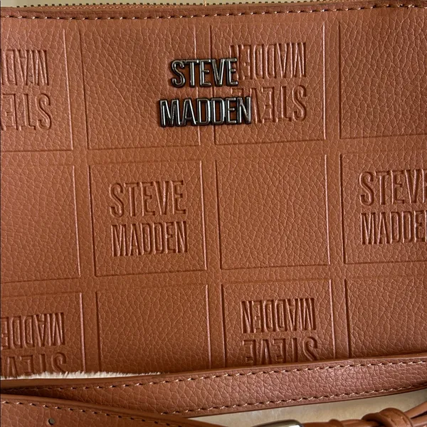 NWOT/ Never Used Steve Madden Tan Embossed Crossbody Bag - Image 4