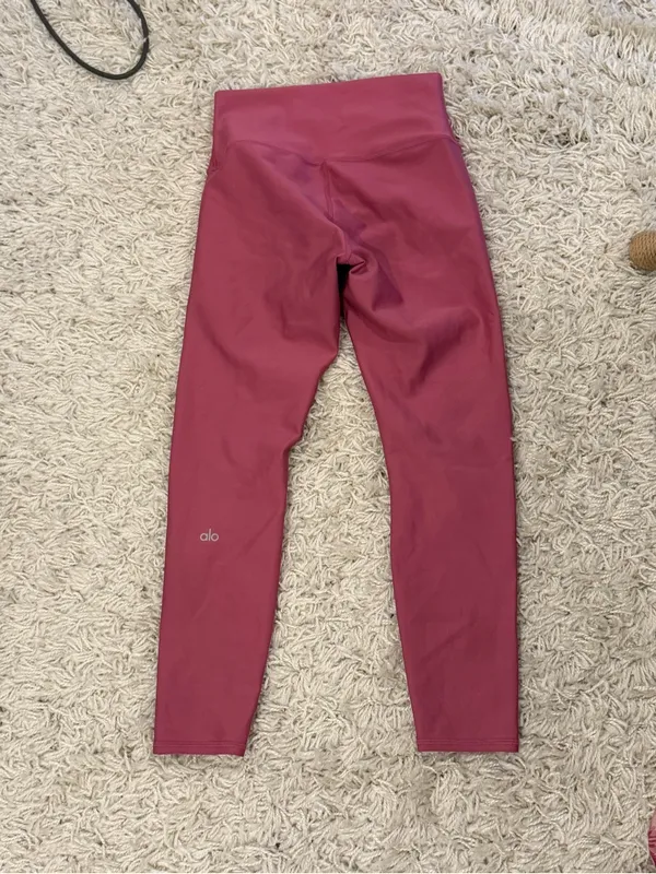 Alo yoga 7/8 airlift High-Rise Leggings in Berry - Image 4