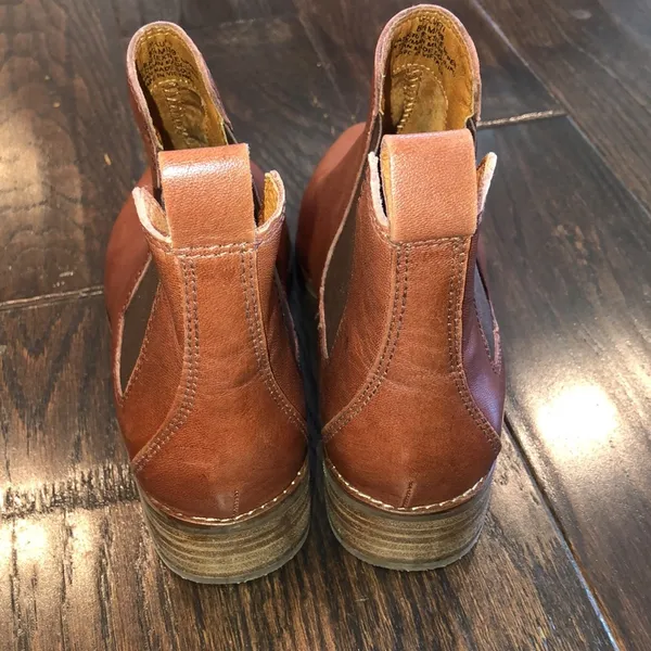 Lucky brand leather ankle booties size 8 1/2 - Image 5