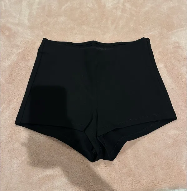 SKIMS High Waisted Hot Short - Image 4