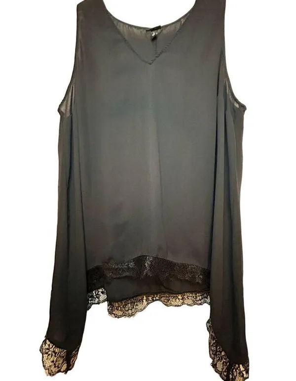 Torrid Classic Black Tank with SharkBite Lace Hem - Size 3 - Image 7