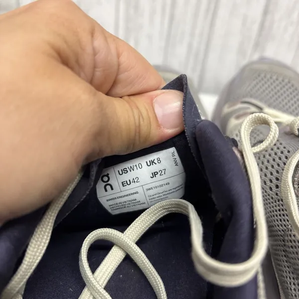 Womens Size 10 Oncloud Cloud surfer Sneakers - Image 5