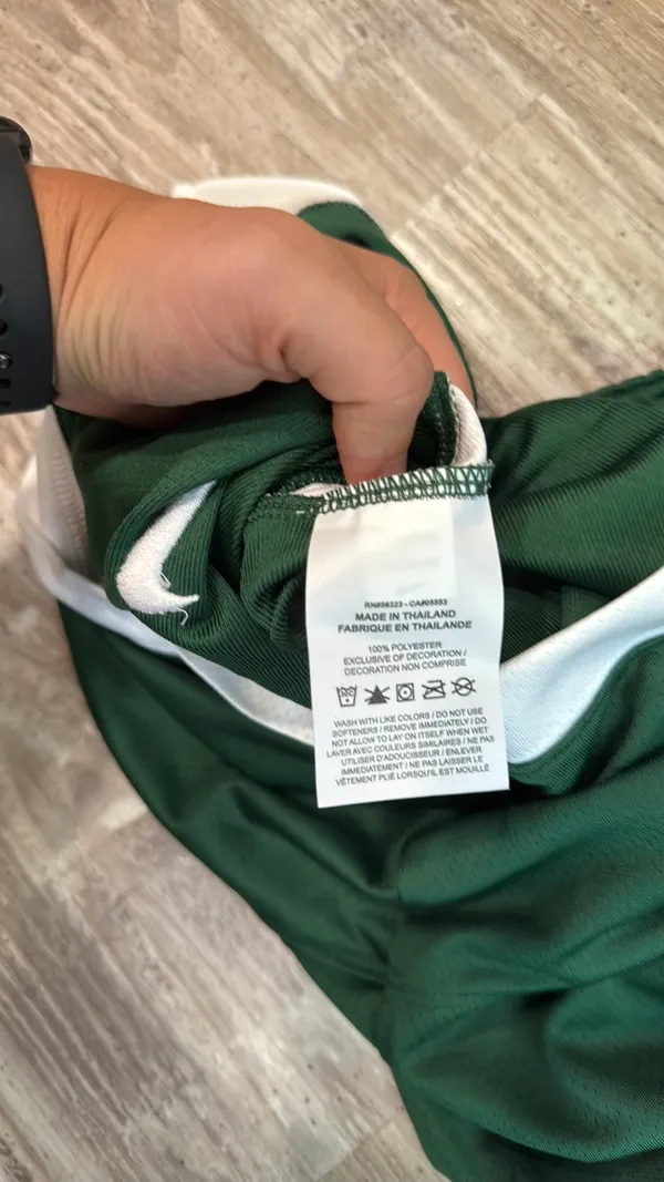 Men’s green Nike basketball shorts - Image 4