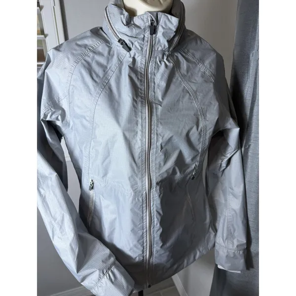 EUC: Avalanche Women Weather Shield Small Waterproof Jacket Gray/Silver‎ Active - Image 3