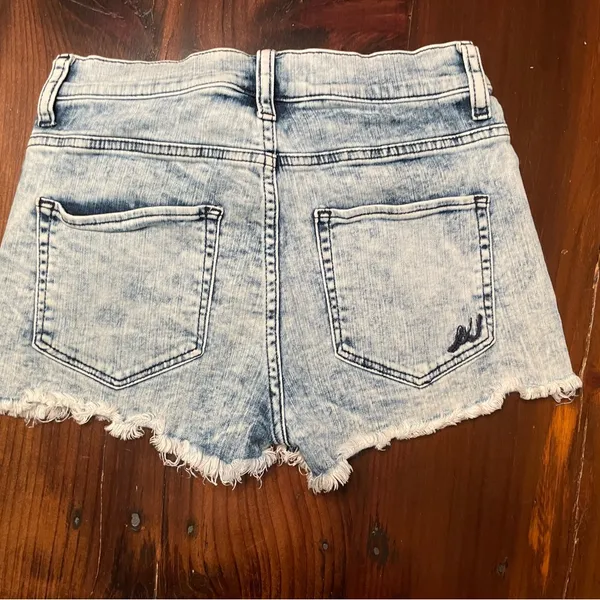Express Jeans Stonewashed High Wasted Cutoff Shorts Sz 4 - Image 3