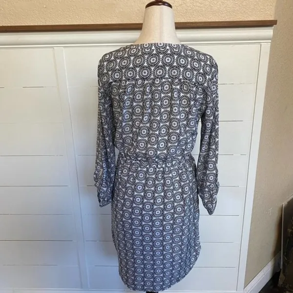 LOFT Outlet Black White‎ Geometric Medallion V-Neck Drawstring Waist Dress XS - Image 3