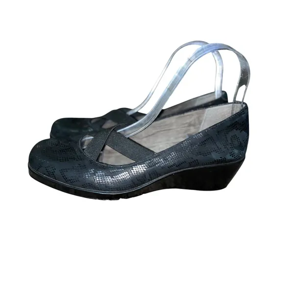 Michelle D Shoes Womens 8 Used Black Snake Skin Texture Wedge - Image 3