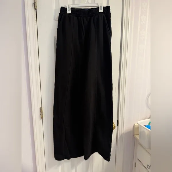 GapFit Tech High Rise Split-Hem Pants
Size Small Tall - Image 3