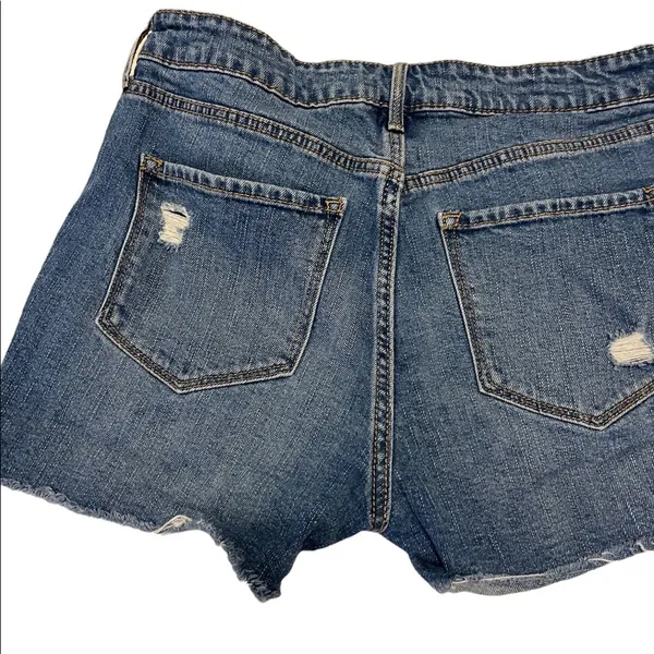 Old navy distressed high rise shorts size 6 - Image 4