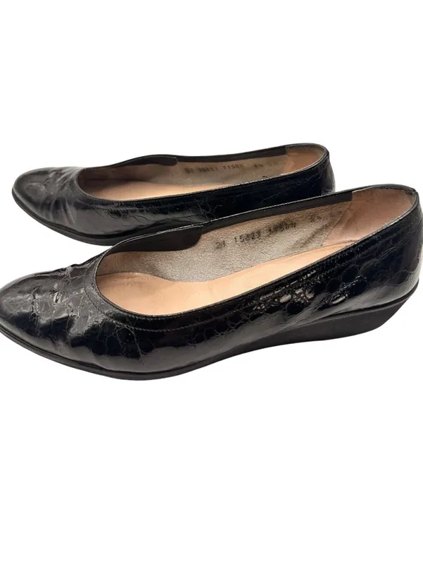 Salvatore Ferragamo Size 8.5 Black Croc Embossed Faux Leather Wedge Flats - Image 7