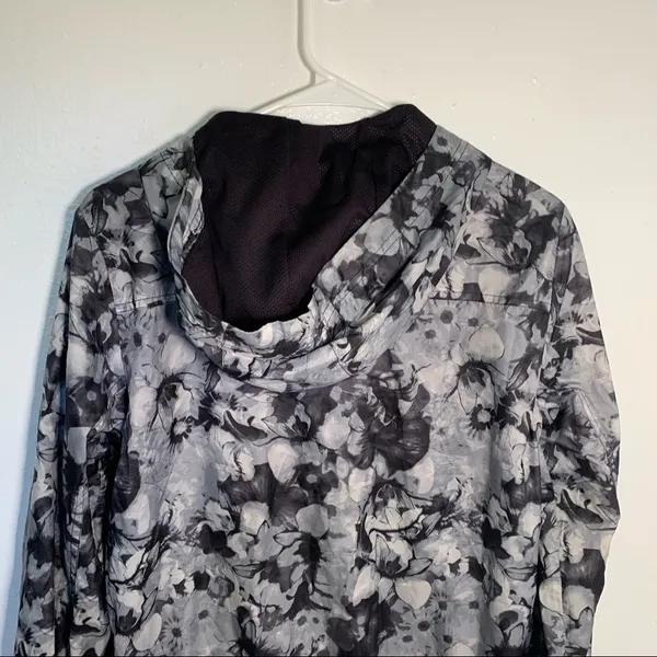 Ideology Women's Full Zip Athletic Jacket‎ Windbreaker Black Gray Floral Mesh - Image 8