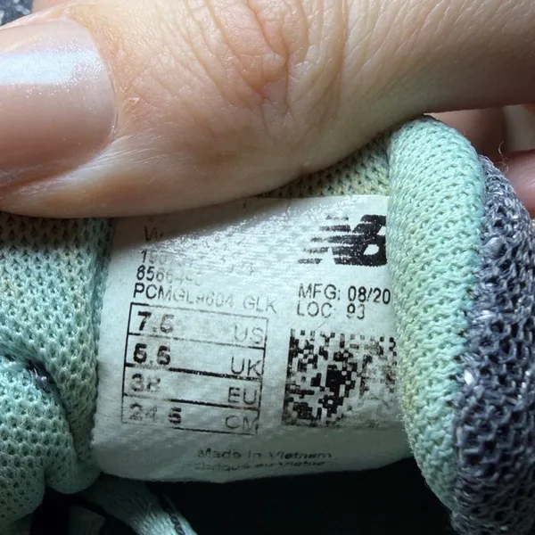 New-balance Women's Grey and Green Trainers - Image 9