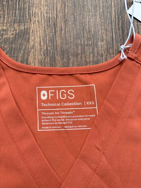 NWT FIGS Women’s Terracotta Catarina One Pocket Scrub Top - Size XXS - Image 3
