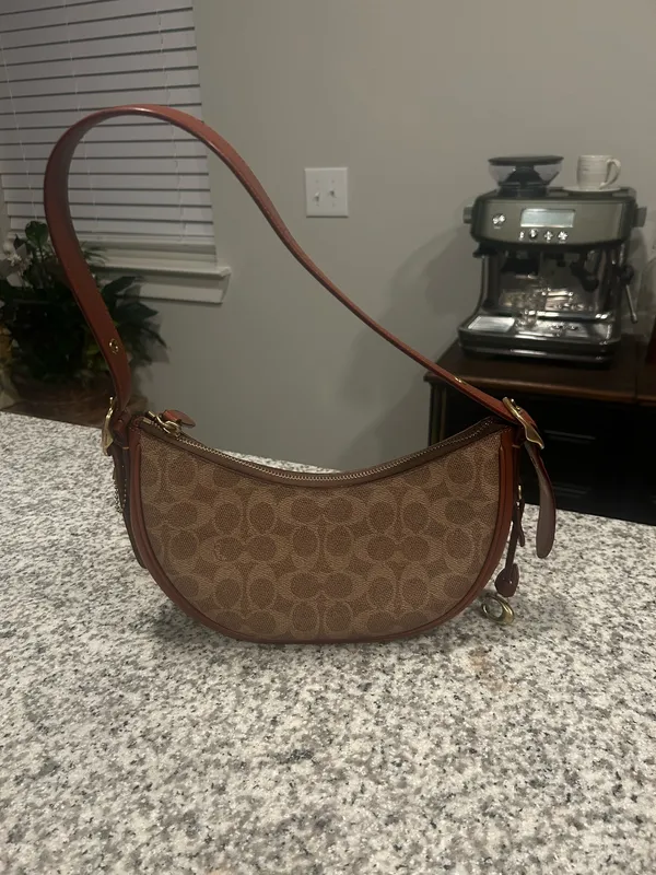 Coach Luna Shoulder Bag - Image 3