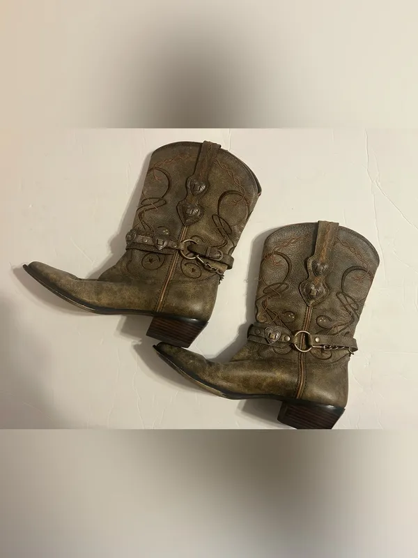 Durango crush Women's Brown Distressed Leather Concho Heeled Boots - Image 2