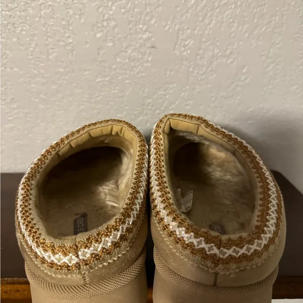Falls Creek Cream Fuzzy Slippers - Image 5