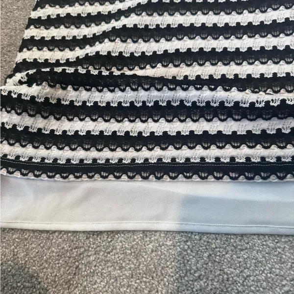 LOFT‎ Black and White Striped Crochet V-Neck Top Size Small - Image 7