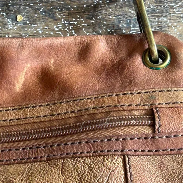 Vintage Fossil Sasha Crossbody‎ Bag Tan Cognac Pebbled Leather Brass Key - Image 7