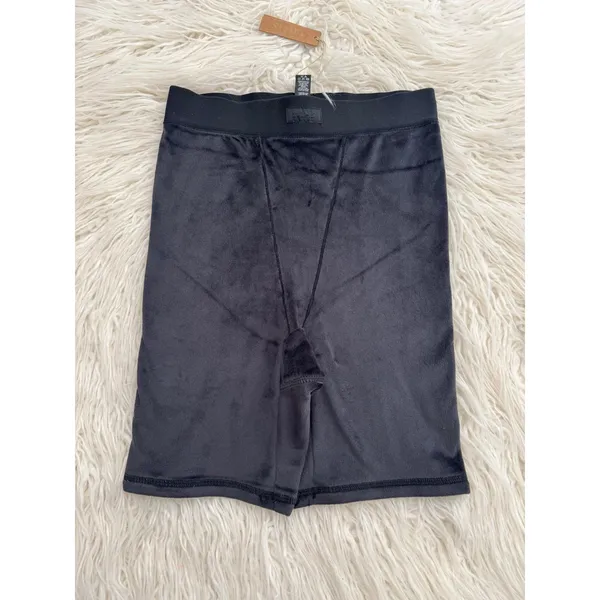 Skims High Waist Velour Short Onyx Size Small - Image 4
