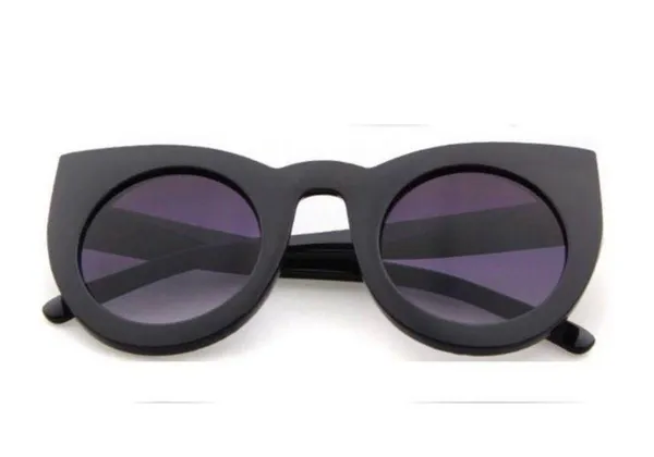 Adewu Matte Black Cat Eye Sunnies - Image 2