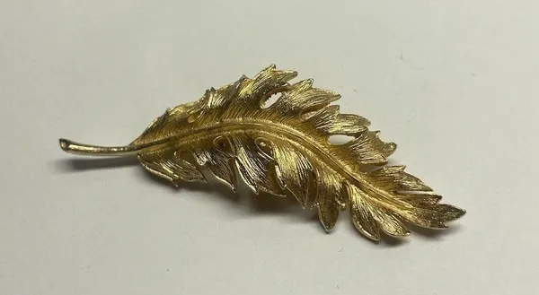 Signed Coro 1961 Leaf Vintage Gold Tone Brooch / Pin - Image 2