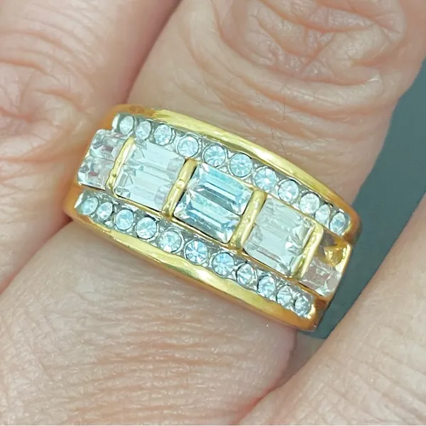 Vintage Unsigned Gold-tone Clear CZ Stones Fashion Row Ring Size 8 - Image 2