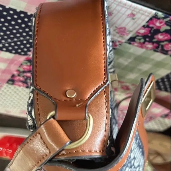Chic Patterned Crossbody Bag in Brown and‎ Blue - Image 9