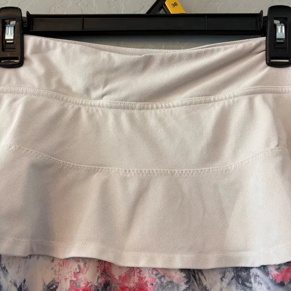 Lija women's white, black and pink golf, tennis, pickleball skort size large - Image 2