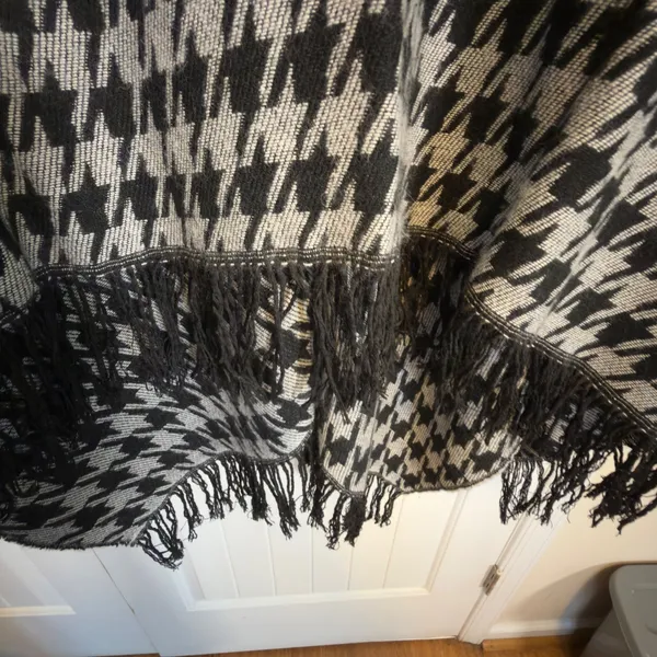 Houndstooth Fringe Poncho Wrap Open Front Shawl Black Grey Woven Cape Womens - Image 5